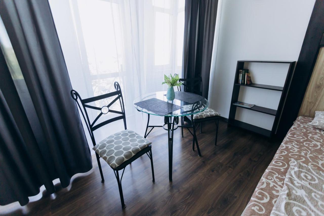 Apartments Біля Жд Вокзалу Ivano-Frankivsk Buitenkant foto